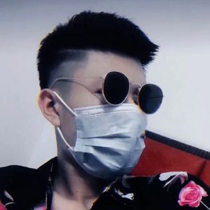 妻与妈妈的巨乳
