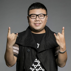 妻与妈妈的巨乳
